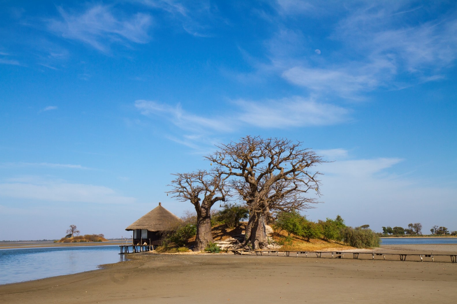 Collines de Niassam Lodge, Senegal, lagune, house