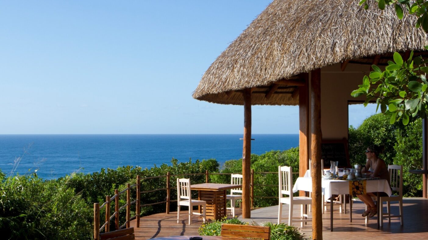 Dines de Dovela,Mozambique,ontbijt met uitzicht op zee