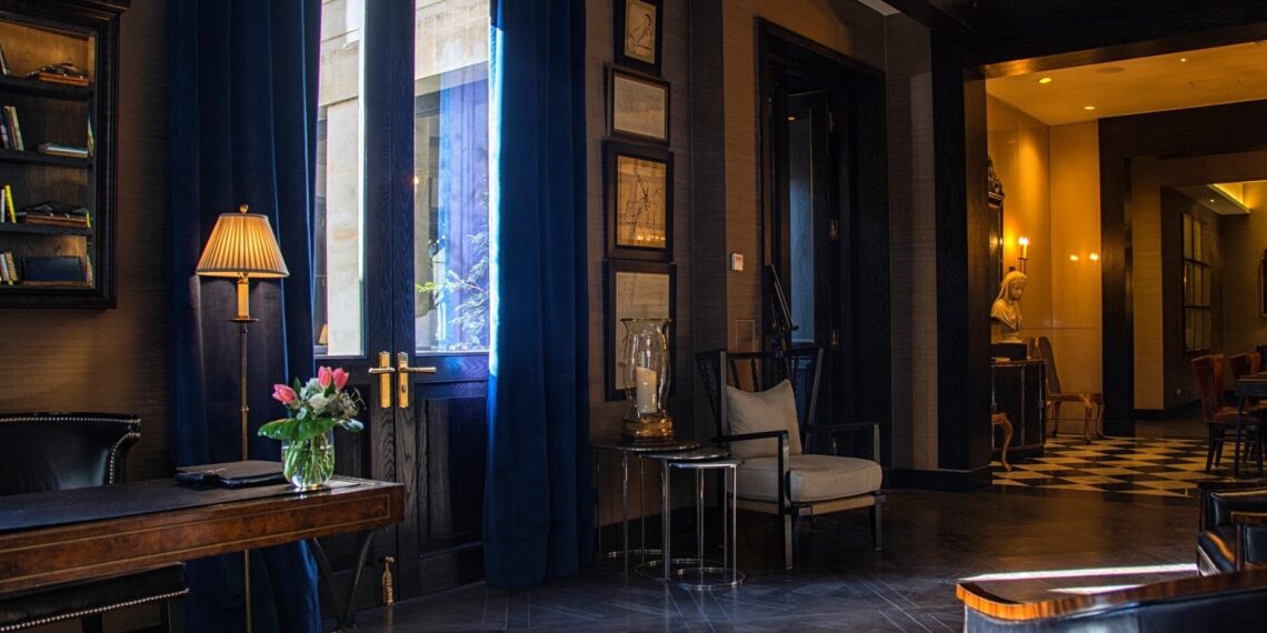 Chili, Santiago, The Singular