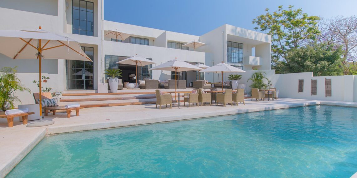 Latitude 15, Zambia, pool