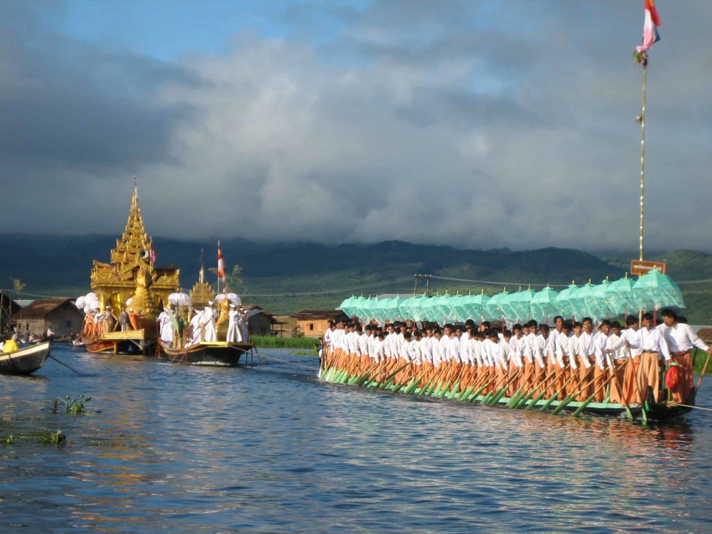 Myanmar, Phaung Daw Oo Festivals