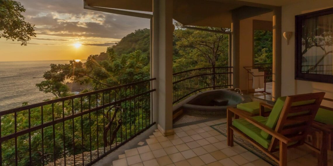 Costa Rica Hotel Arenas del Mar