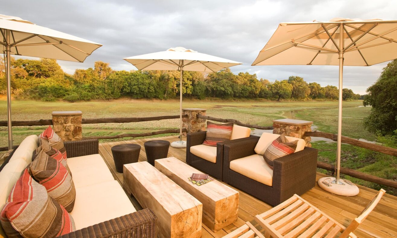 Mfuwe Lodge, Zambia,loungen met uitzicht
