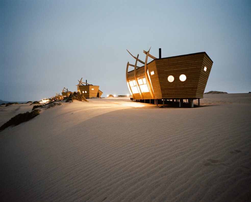 Shipwreck Lodge,Namibië,kamers in de avond