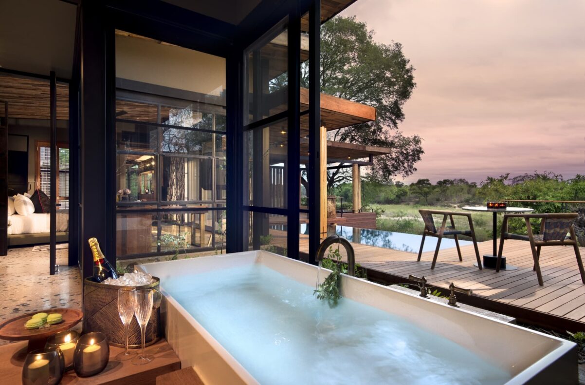 Andbeyond Zuid-Afrika,Tengile River Lodge kamer met bad en uitzicht