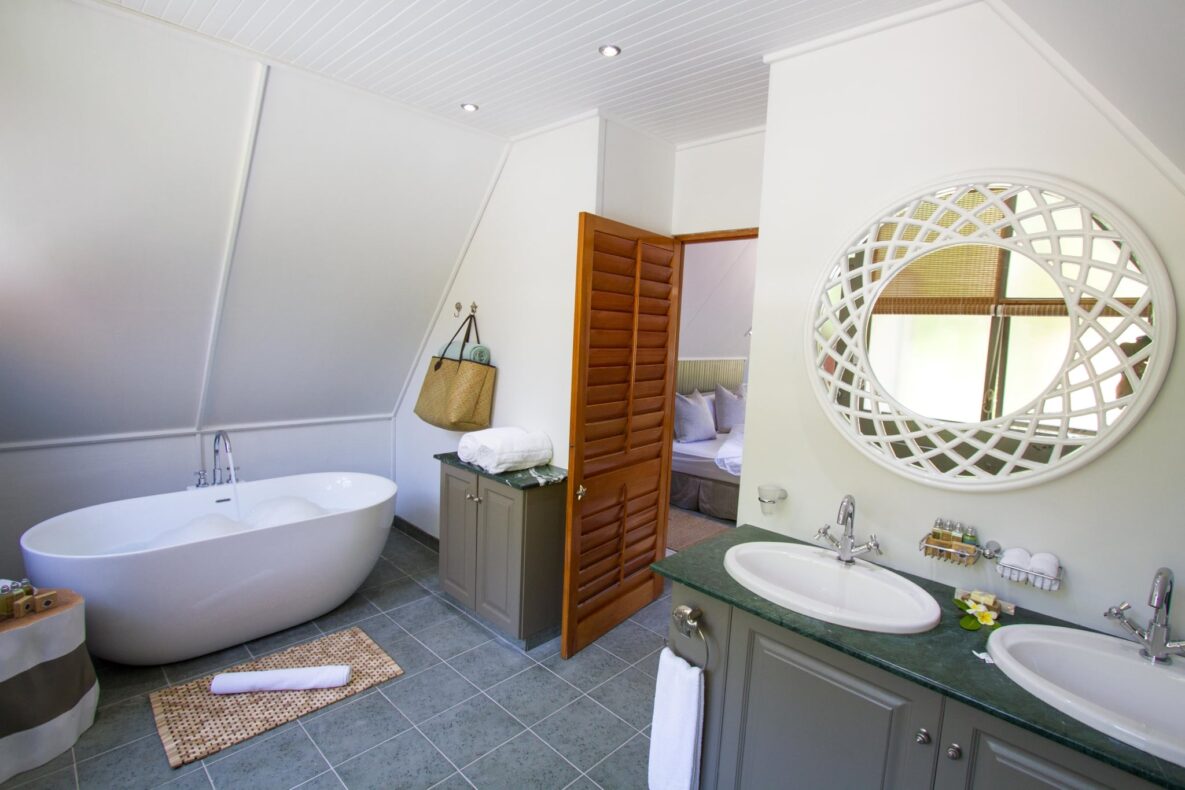 Alphonse Island Lodge,Seychellen,Beach bungalow badkamer