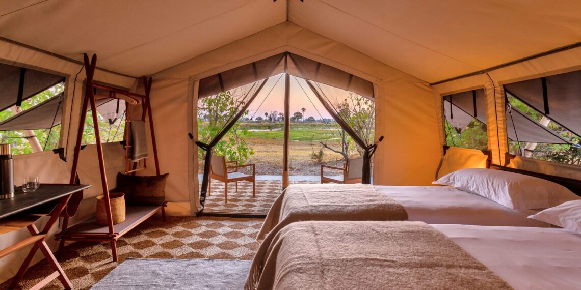 Camp Maru,Botswana,interieur tent met uitzicht