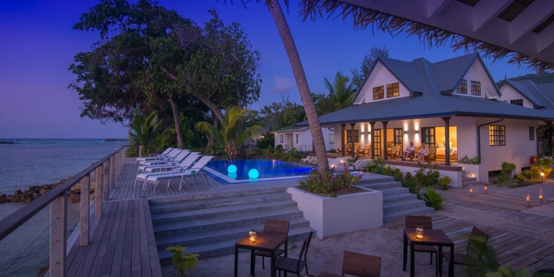 Le Nautique Waterfront Hotel, Seychellen, exterior, by night