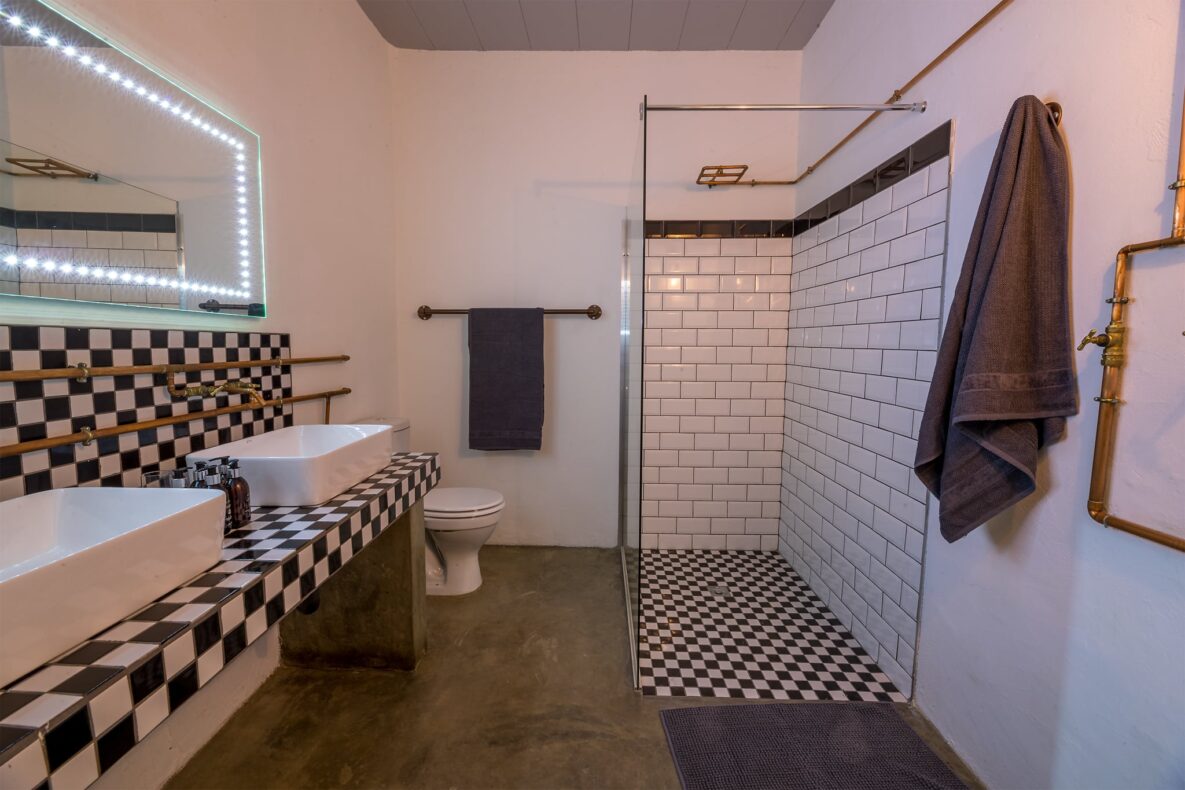 Pangolin Chobe Hotel, Botswana, bathroom