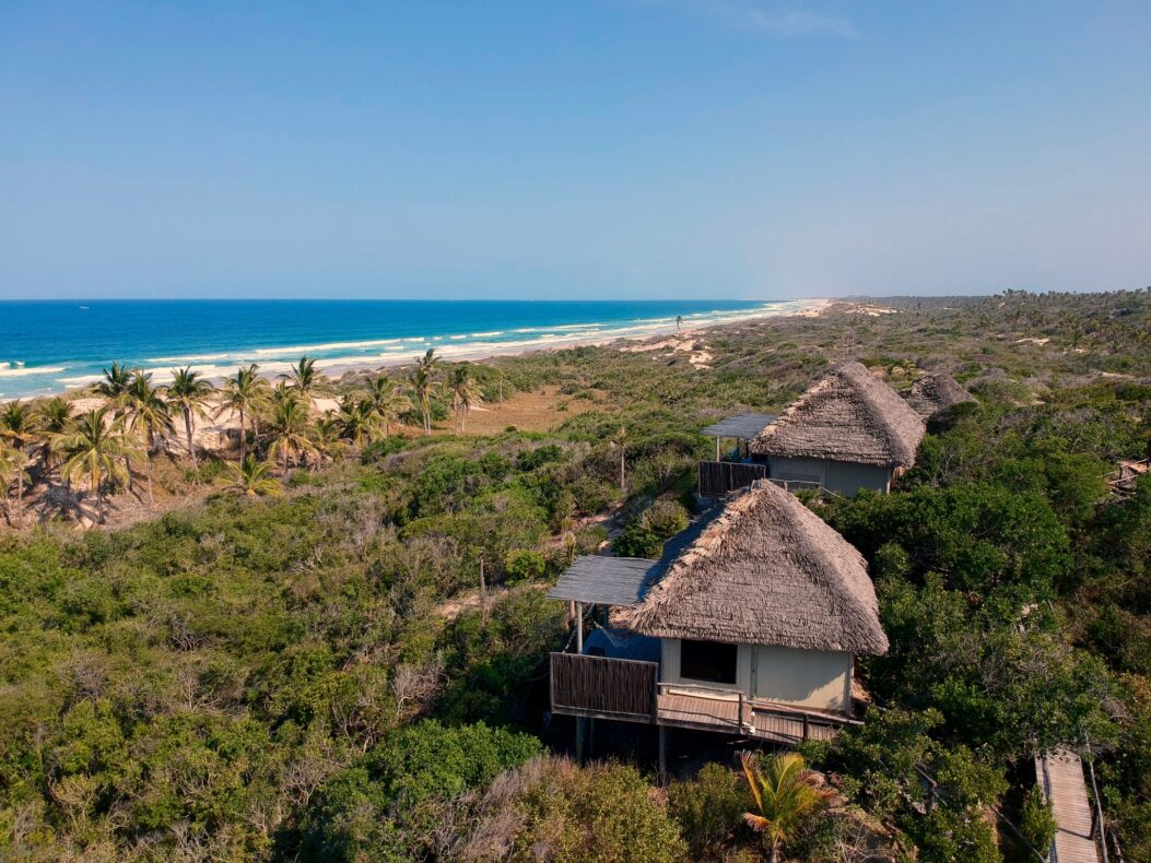 Travessia Beach Lodge,Mozambique,casitas vanuit de lucht