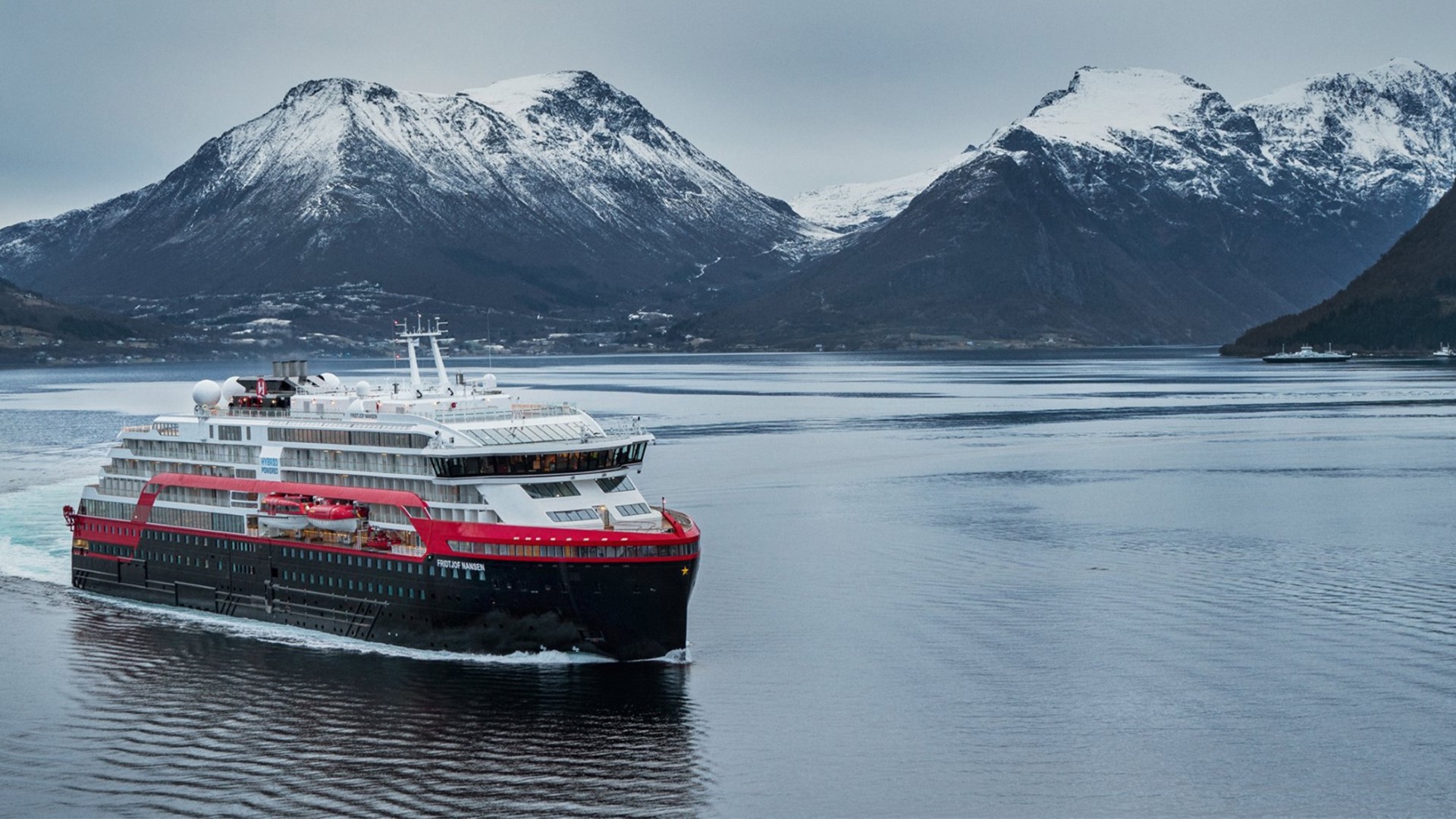 MS Fridjof Nansen - Hurtigruten / Untamed Travelling