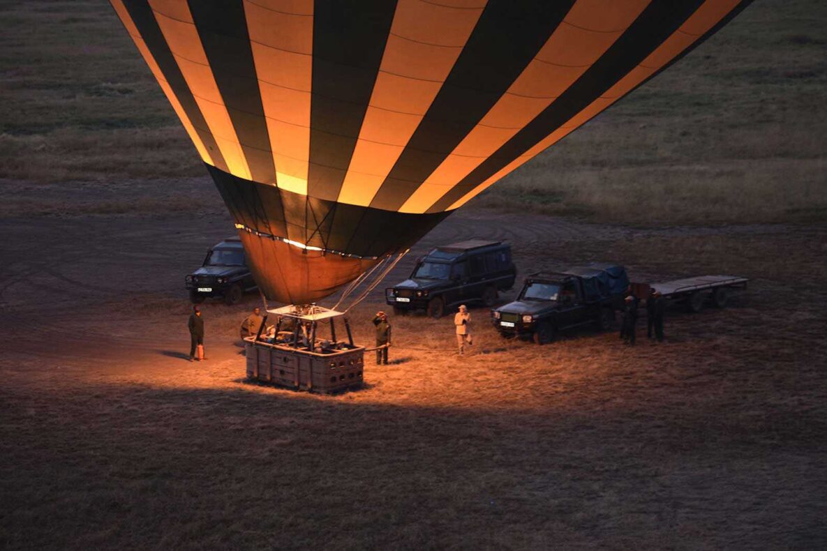 Vertrek ballonvlucht bij zonsopgang