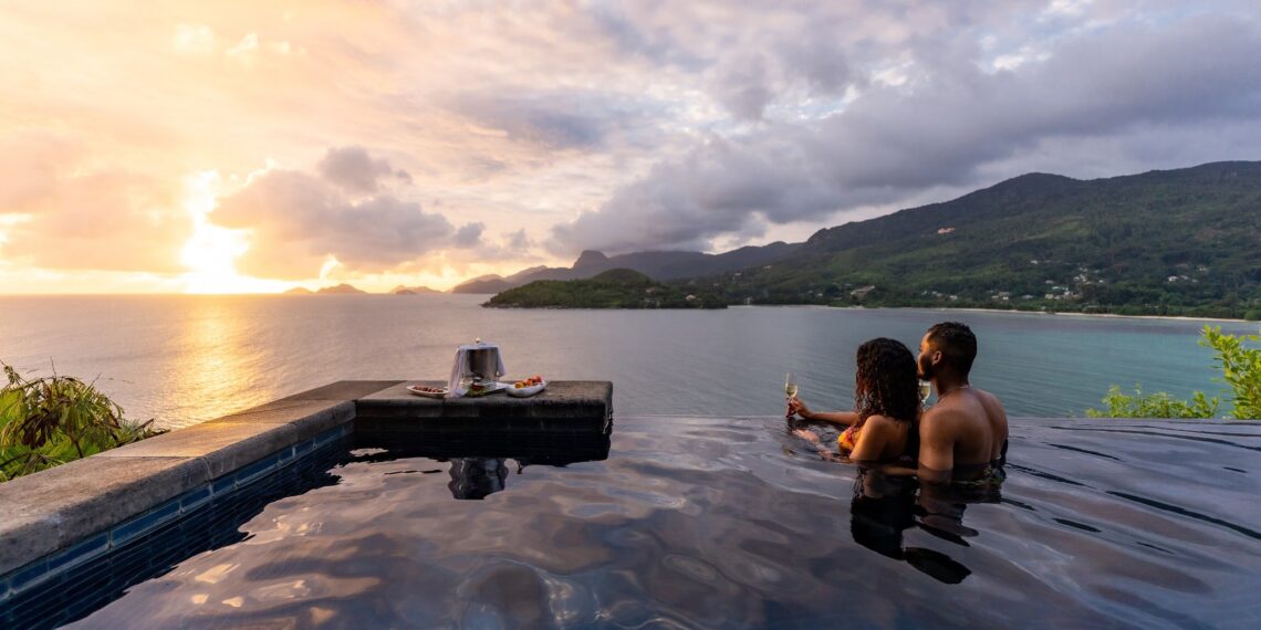 Klantervaring de heer en mevrouw Arts,Seychellen,Anantara Maia Seychelles uitzicht vanuit infinity pool