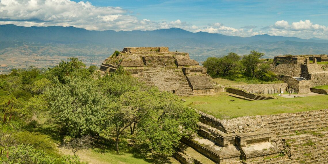 Klantervarig Hilde en familie-Mexico-Monte Alban