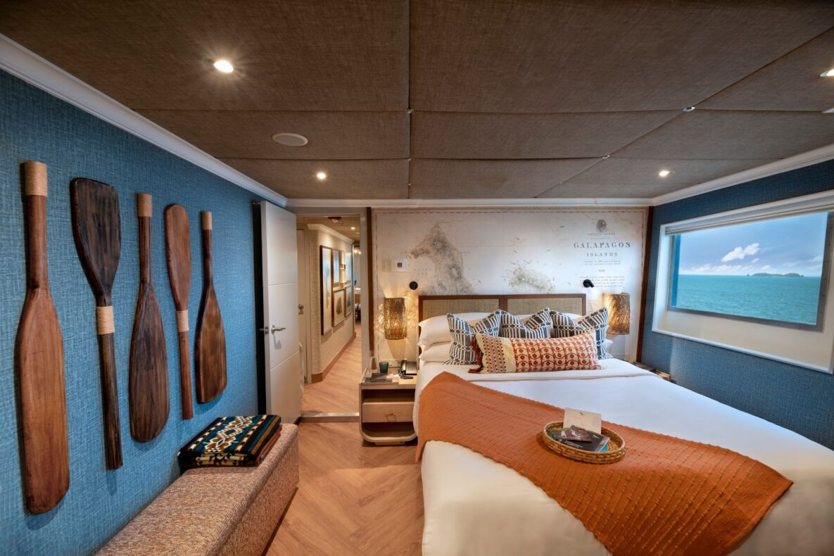 &Beyond Galapagos Explorer,Galapagos,pinquin