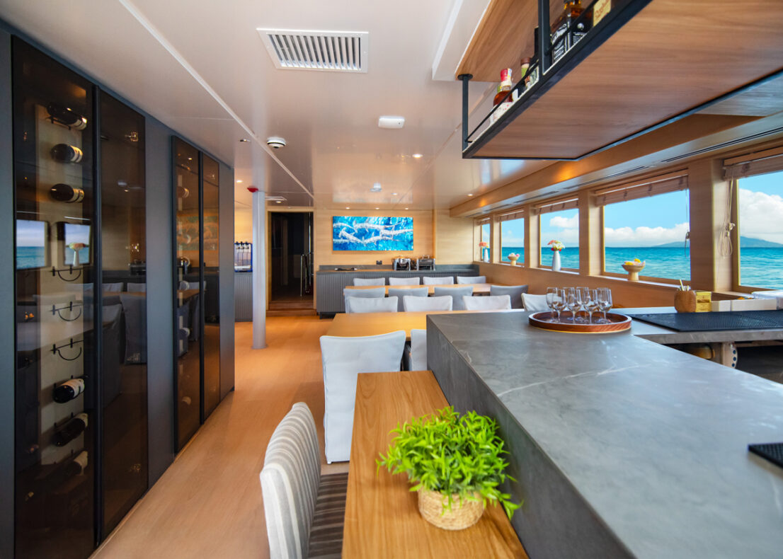 Galapagos Tribute,Galapagos,bar