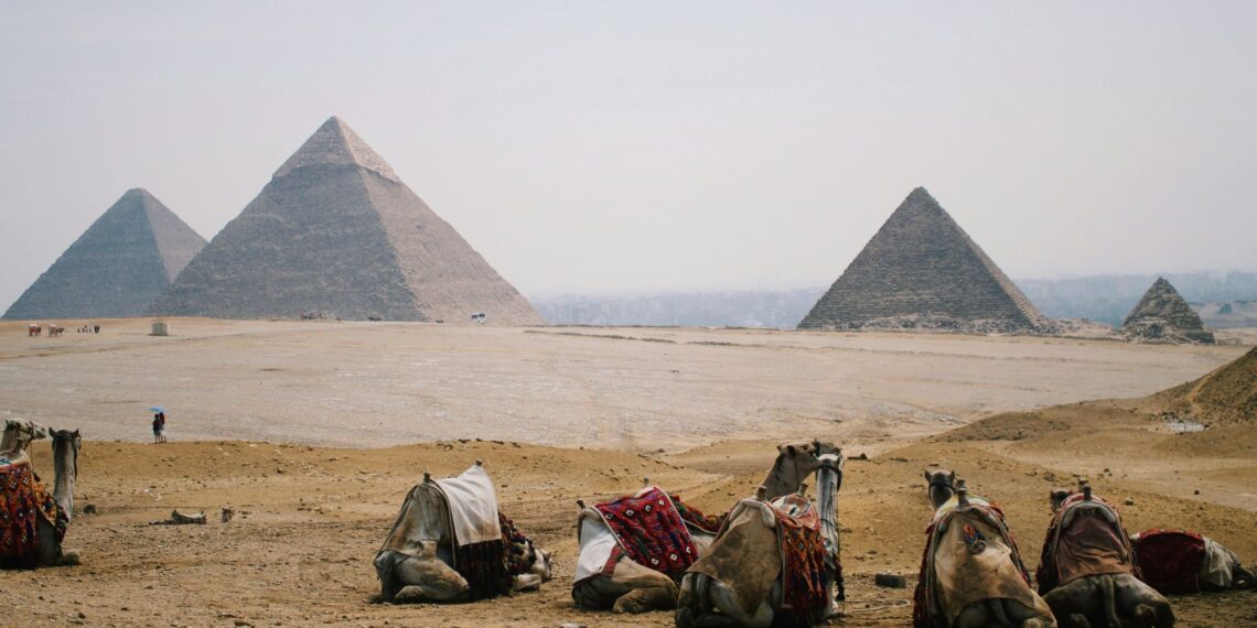 Klantervaring Grete en Edward,Egypte,piramides van Gizeh met kamelen