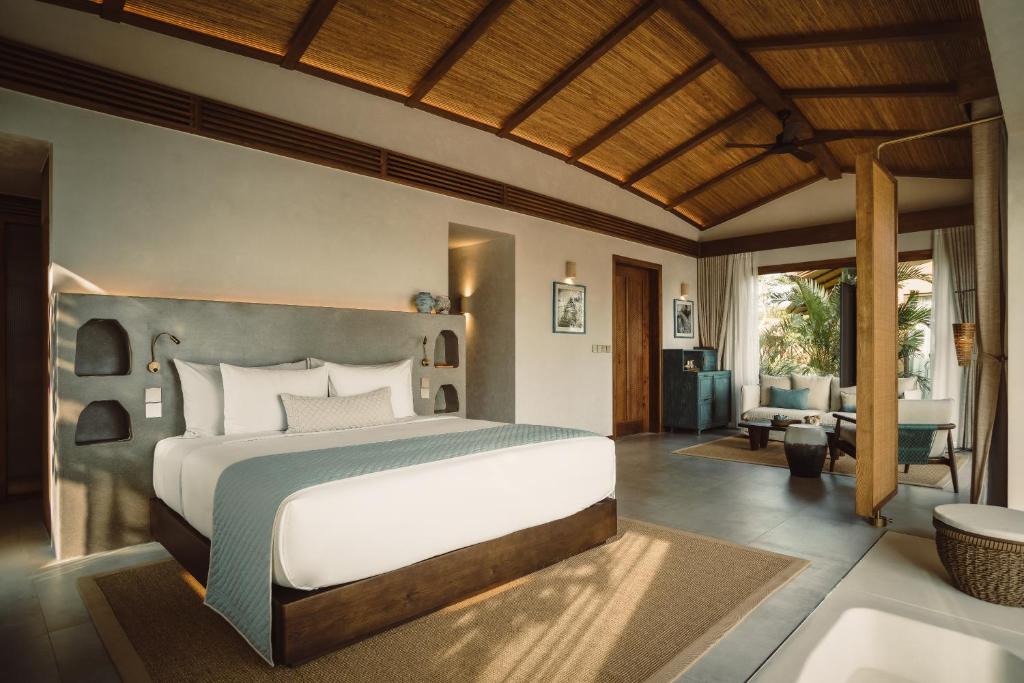 Namia River Retreat,Vietnam,River Pool Villa bed