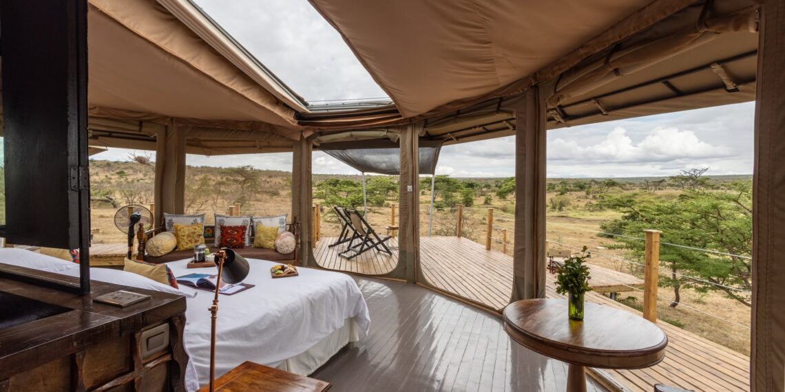Saruni Leopard Hill,Kenia,interieur tent met uitzicht